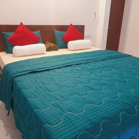 New Sea Lion Guest House Хіккадува Екстер'єр фото