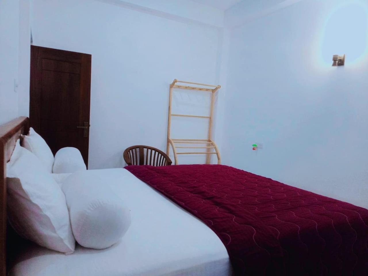 New Sea Lion Guest House Хіккадува Екстер'єр фото