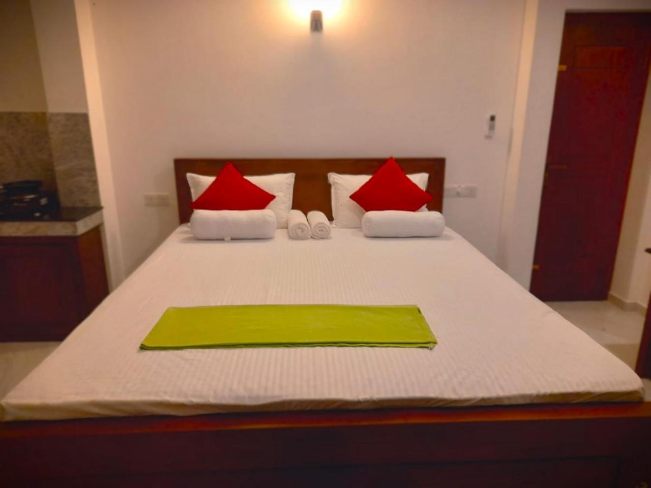 New Sea Lion Guest House Хіккадува Екстер'єр фото