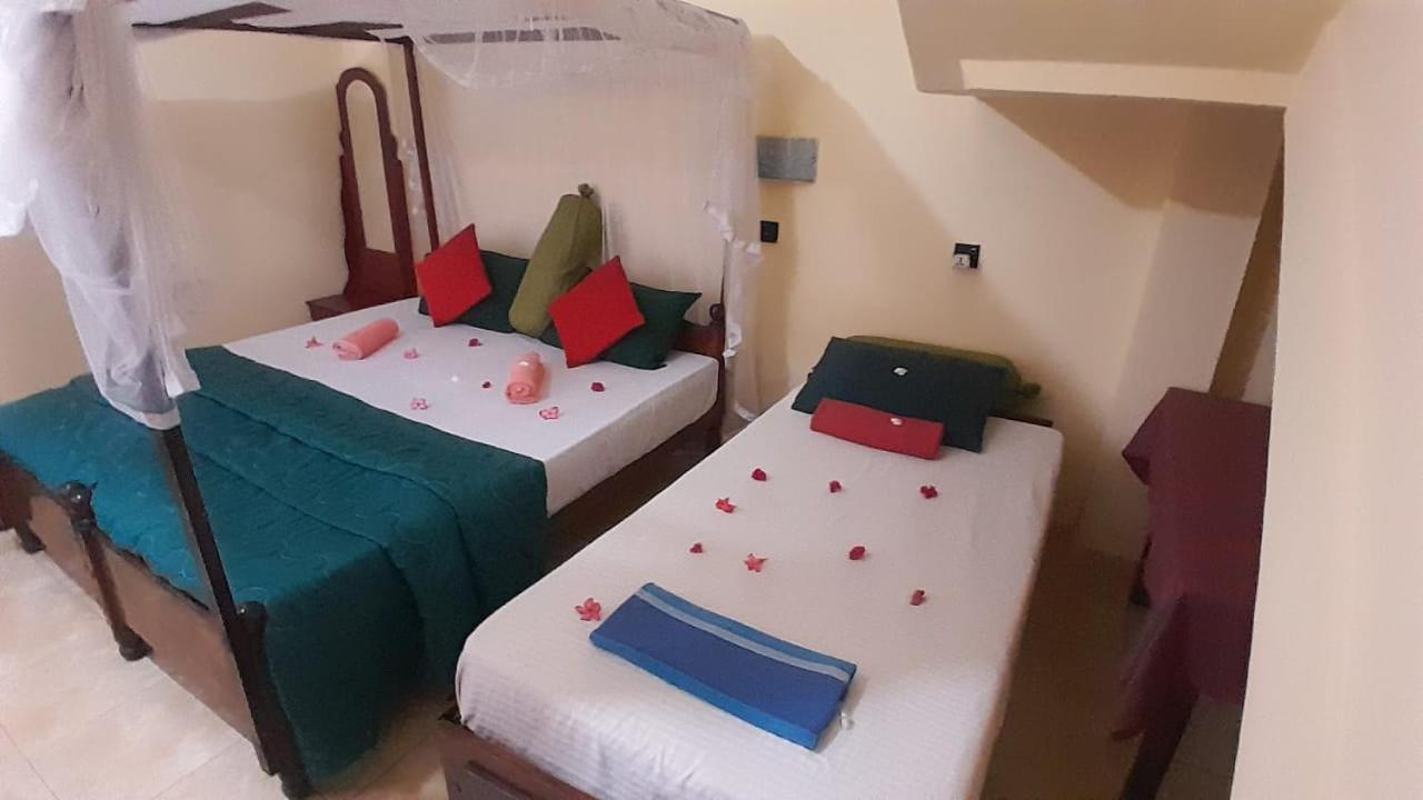 New Sea Lion Guest House Хіккадува Екстер'єр фото