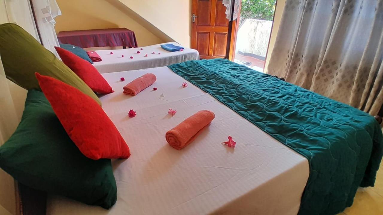 New Sea Lion Guest House Хіккадува Екстер'єр фото