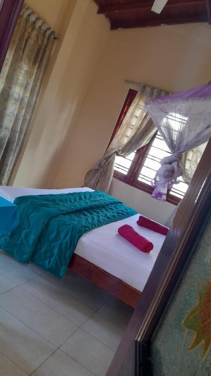 New Sea Lion Guest House Хіккадува Екстер'єр фото