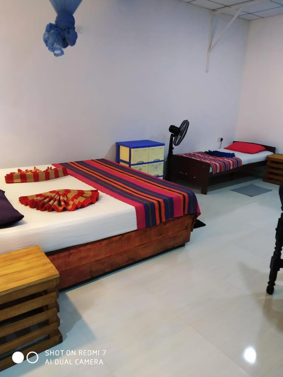 New Sea Lion Guest House Хіккадува Екстер'єр фото