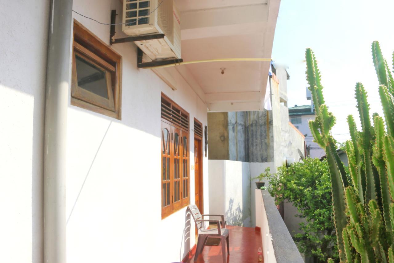 New Sea Lion Guest House Хіккадува Екстер'єр фото